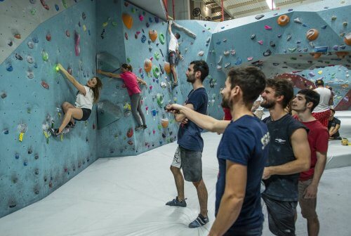 daily-boulder-courses-gravity-budapest-boulder-bar